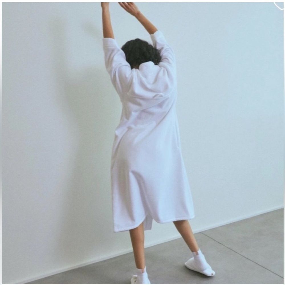 Lunya Cotton Terry Robe | Medium | White - Picture 3 of 15